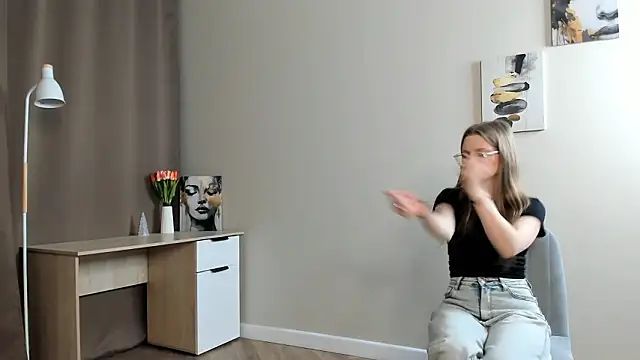 Snapshot of VictorMencia chatting on February 6, 7:21 pm VictorMencia online show from February 6, 7:21 pm