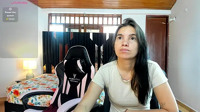 Snapshot of Emily_and_Soffy chatting on February 13, 12:05 pm Emily and Soffy online show from February 13, 12:05 pm