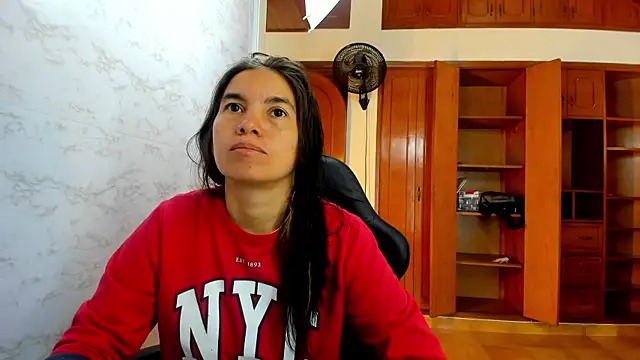 Snapshot of Emily_and_Soffy chatting on February 14, 12:49 pm Emily and Soffy online show from February 14, 12:49 pm