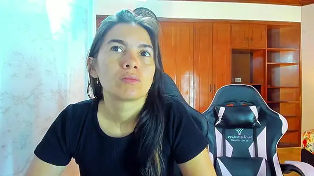 Snapshot of Emily_and_Soffy chatting on February 9, 11:52 am Emily and Soffy online show from February 9, 11:52 am