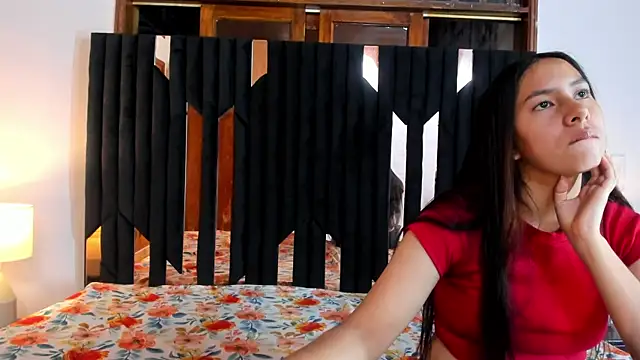 Snapshot of Emily_and_Soffy chatting on February 28, 10:48 am Emily and Soffy online show from February 28, 10:48 am