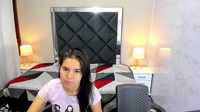 Snapshot of Emily_and_Soffy chatting on February 20, 12:07 pm Emily and Soffy online show from February 20, 12:07 pm