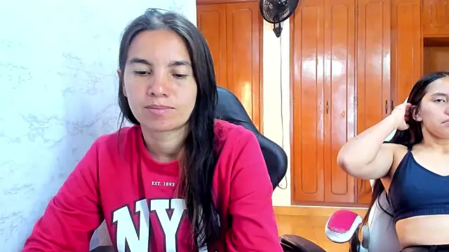 Snapshot of Emily_and_Soffy chatting on February 24, 12:17 pm Emily and Soffy online show from February 24, 12:17 pm