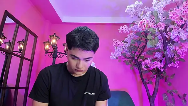 Snapshot of FemNoa chatting on February 5, 11:17 am FemNoa online show from February 5, 11:17 am