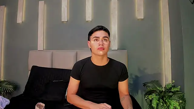 Snapshot of FemNoa chatting on February 24, 1:34 pm FemNoa online show from February 24, 1:34 pm