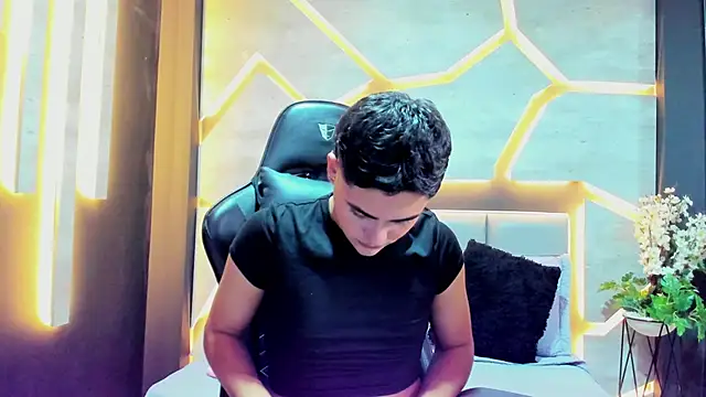 Snapshot of FemNoa chatting on February 18, 5:31 pm FemNoa online show from February 18, 5:31 pm