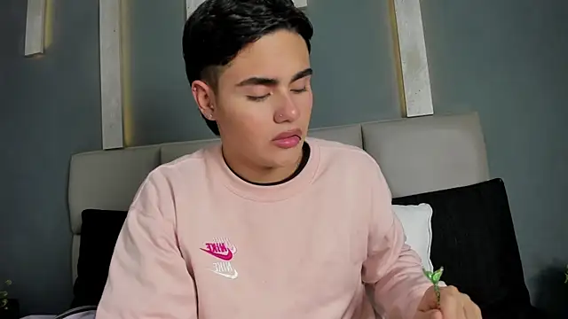 Snapshot of FemNoa chatting on March 2, 1:51 pm FemNoa online show from March 2, 1:51 pm