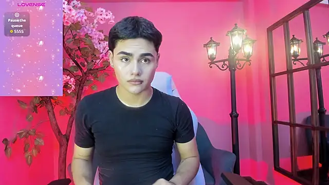 Snapshot of FemNoa chatting on February 11, 7:25 pm FemNoa online show from February 11, 7:25 pm