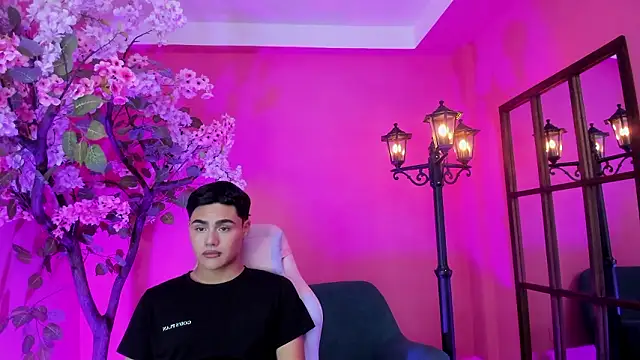 Snapshot of FemNoa chatting on February 6, 12:12 pm FemNoa online show from February 6, 12:12 pm