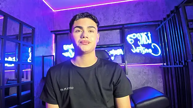 Snapshot of FemNoa chatting on February 21, 1:24 pm FemNoa online show from February 21, 1:24 pm