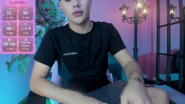 Snapshot of FemNoa chatting on February 12, 5:23 pm FemNoa online show from February 12, 5:23 pm