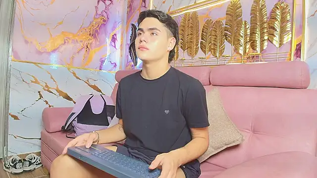 Snapshot of FemNoa chatting on March 1, 1:44 pm FemNoa online show from March 1, 1:44 pm