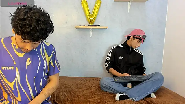 Snapshot of Eliotkinky chatting on February 23, 4:51 pm Eliotkinky online show from February 23, 4:51 pm