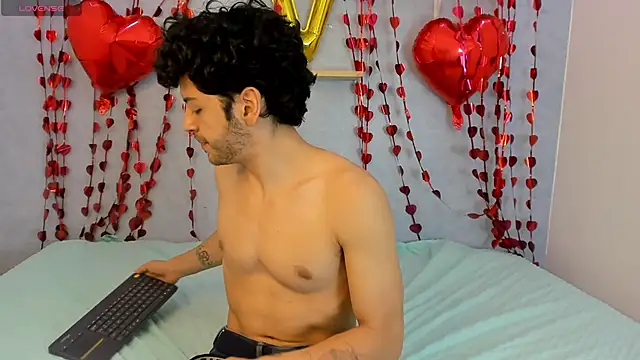 Snapshot of Eliotkinky chatting on February 21, 8:00 pm Eliotkinky online show from February 21, 8:00 pm