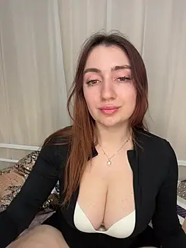 Linnea  online show from February 12, 5:45 pm