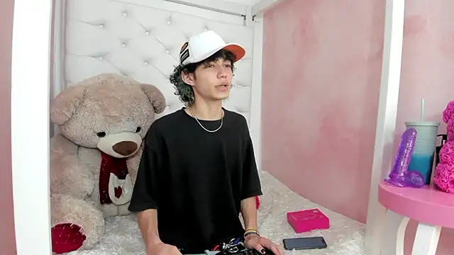 Snapshot of thanier_18 chatting on February 11, 7:47 pm thanier 18 online show from February 11, 7:47 pm