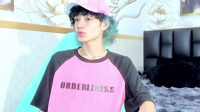 Snapshot of thanier_18 chatting on February 5, 7:10 pm thanier 18 online show from February 5, 7:10 pm