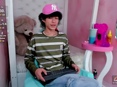 Snapshot of thanier_18 chatting on February 17, 8:06 pm thanier 18 online show from February 17, 8:06 pm