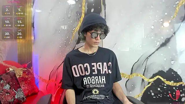 Snapshot of thanier_18 chatting on March 1, 7:03 pm thanier 18 online show from March 1, 7:03 pm