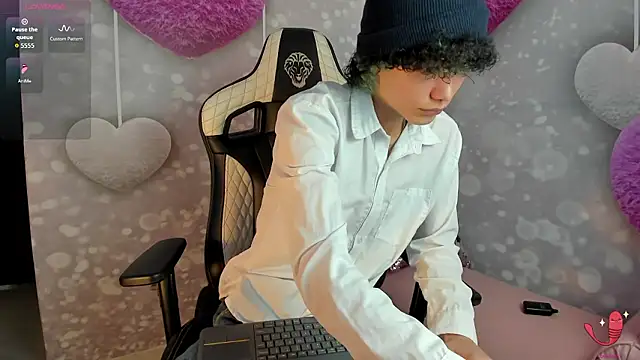 Snapshot of thanier_18 chatting on February 21, 7:27 pm thanier 18 online show from February 21, 7:27 pm