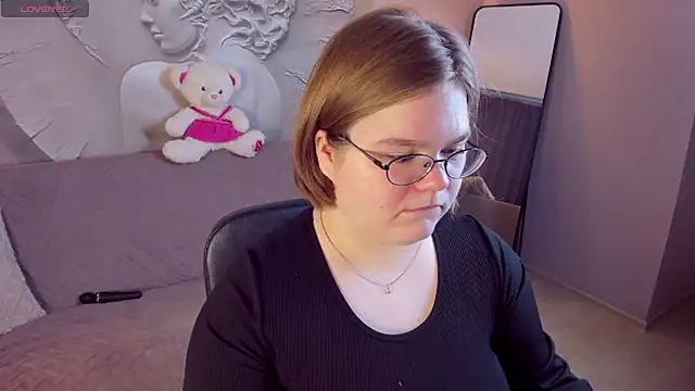 Snapshot of MaryFloree chatting on February 11, 3:28 am MaryFloree online show from February 11, 3:28 am