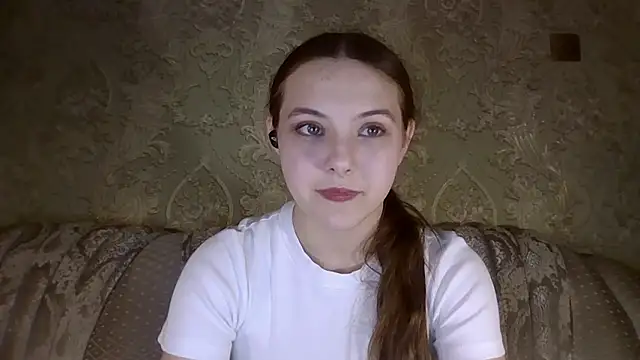 Snapshot of YuniNeko chatting on February 14, 5:02 pm YuniNeko online show from February 14, 5:02 pm