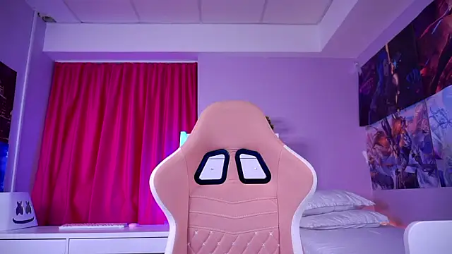 Snapshot of MistyReeds chatting on February 13, 5:40 am MistyReeds online show from February 13, 5:40 am