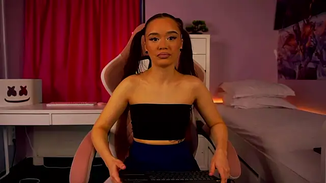 Snapshot of MistyReeds chatting on February 9, 5:27 am MistyReeds online show from February 9, 5:27 am