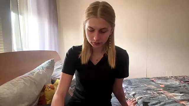 JeneeEady online show from April 11, 6:21 am