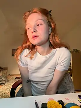 Snapshot of mad_girlygirl chatting on February 16, 8:40 pm mad girlygirl online show from February 16, 8:40 pm