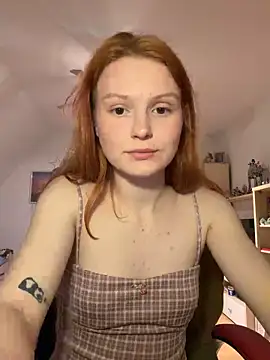 Snapshot of mad_girlygirl chatting on February 5, 7:21 pm mad girlygirl online show from February 5, 7:21 pm