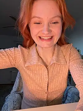 Snapshot of mad_girlygirl chatting on March 2, 4:58 pm mad girlygirl online show from March 2, 4:58 pm