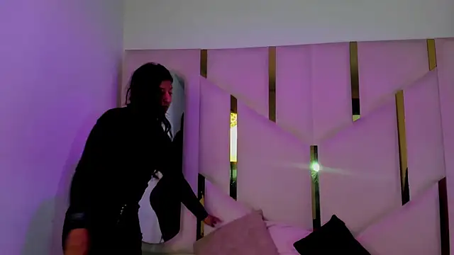 Vaneline2 online show from April 8, 12:06 pm