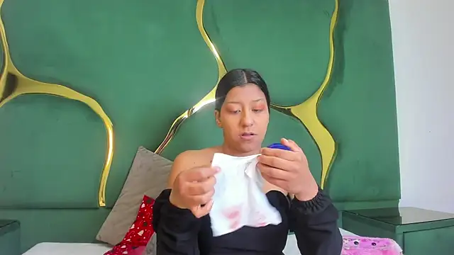 Vaneline2 online show from March 12, 8:35 pm