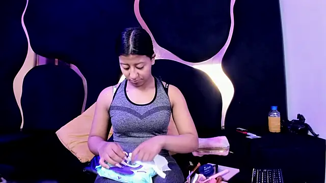 Snapshot of Vaneline2 chatting on June 2, 2:28 pm Vaneline2 online show from June 2, 2:28 pm