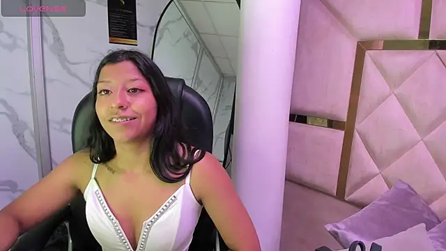 Vaneline2 online show from March 4, 9:11 pm