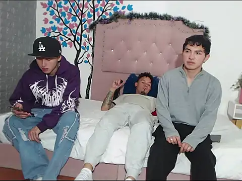 Snapshot of Damian20261 chatting on February 23, 4:40 pm Damian20261 online show from February 23, 4:40 pm