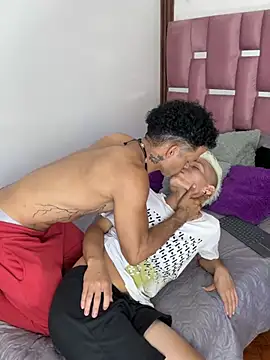 MaxyRyan online show from February 12, 1:00 pm