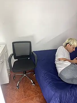 MaxyRyan online show from March 13, 12:10 pm