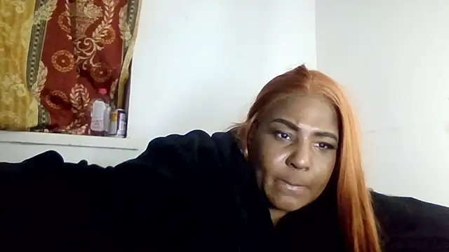 CurvySashia online show from February 6, 1:01 am