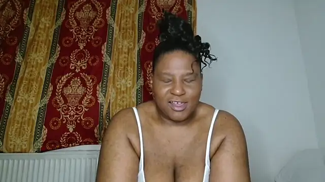 CurvySashia online show from May 4, 12:25 am