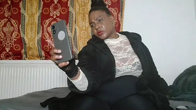 CurvySashia online show from May 17, 9:48 pm