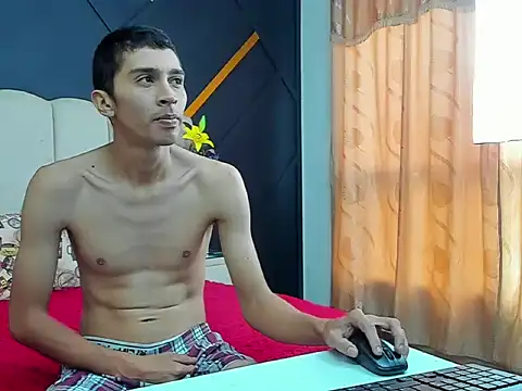 Snapshot of MiaANDrony chatting on February 14, 12:27 pm MiaANDrony online show from February 14, 12:27 pm