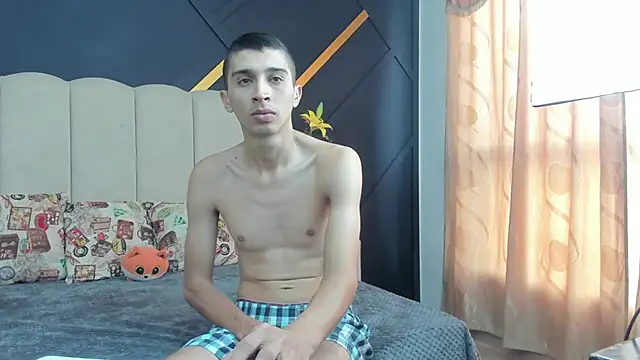 Snapshot of MiaANDrony chatting on February 27, 12:38 pm MiaANDrony online show from February 27, 12:38 pm