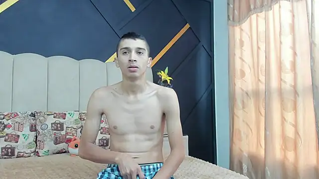 Snapshot of MiaANDrony chatting on February 28, 12:27 pm MiaANDrony online show from February 28, 12:27 pm