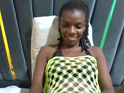 petitelavishey online show from May 26, 7:23 pm