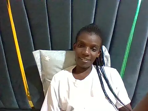 petitelavishey online show from May 25, 7:34 pm
