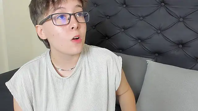  Daarcy  online show from March 24, 3:28 am