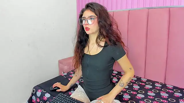 Snapshot of LunaSmithly chatting on April 29, 5:06 pm LunaSmithly online show from April 29, 5:06 pm