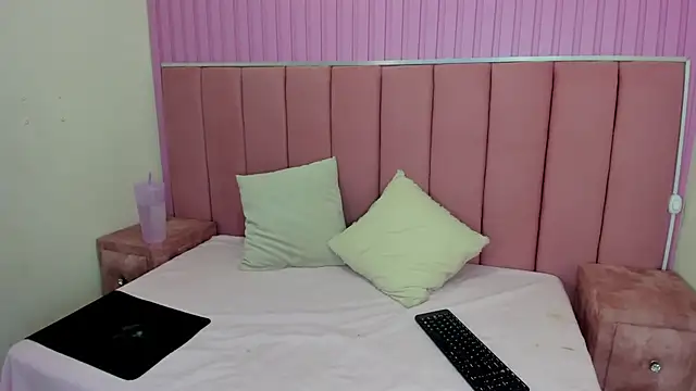 LunaSmithly online show from April 17, 5:38 pm